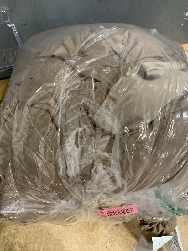 Photo 1 of 100% POLYESTER COMFORTER BROWN