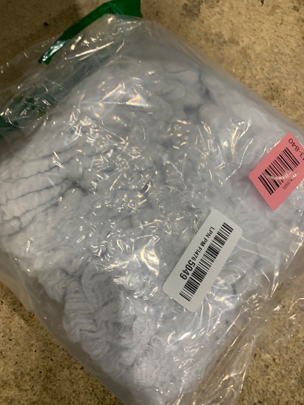 Photo 1 of 1200 sqft Halloween Spider Webs and 50pcs Fake Spiders Super Stretch Cobwebs Party Decorate for Halloween Theme Indoor and Outdoor Decoration