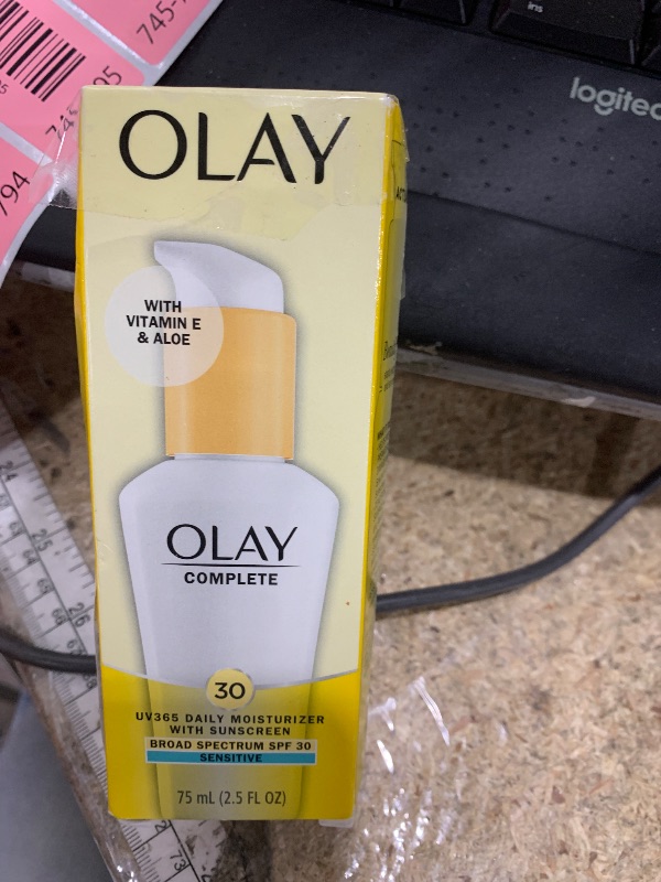 Photo 1 of ***ONLY 1 *** Olay Face Moisturizer, Complete with Sunscreen SPF 30, Fragrance-Free for Sensistive Skin, Broad Spectrum Sun Protection, Long-Lasting Hydration, Non-Comedogenic - Vitamin E & Aloe - 2.5 Oz - 2 Pack