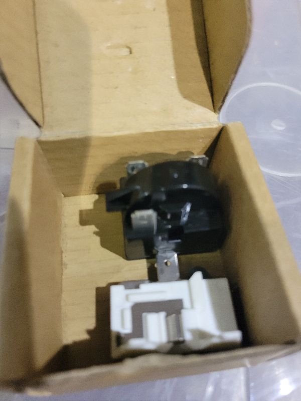 Photo 1 of 1Pcs QP-02-4.7 3Pin 4.7 Ohm Refrigerator Start Relay Coolers Compressor Starter with 1Pcs 1/2HP Refrigerator Overload Protector