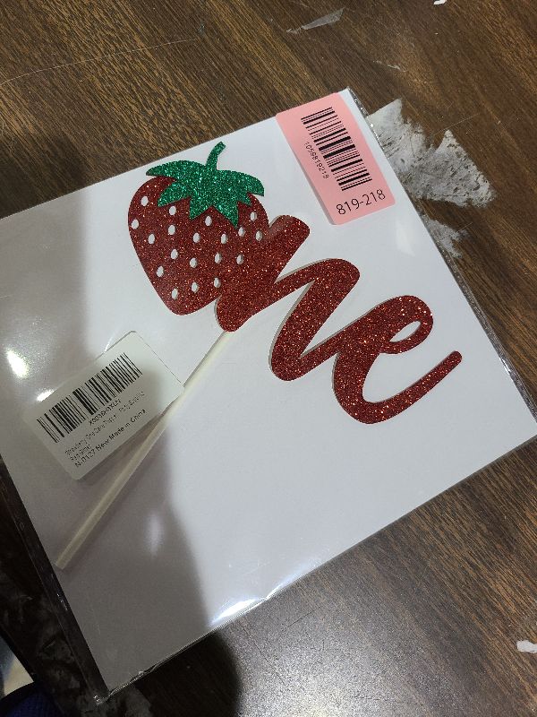 Photo 1 of 1 PCS Strawberry One Cake Topper Glitter First Birthday Sweet One Strawberry Cake Pick Berry 1st Birthday Cake Decoration for Strawberry Theme Baby Shower Kids 1st Birthday Party Supplies Red