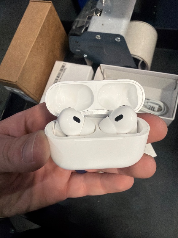 Photo 1 of ***FAKE/NOT AUTHENTIC***
Apple AirPods Pro (2nd generation) with MagSafe Charging Case (USB-C) (Renewed)