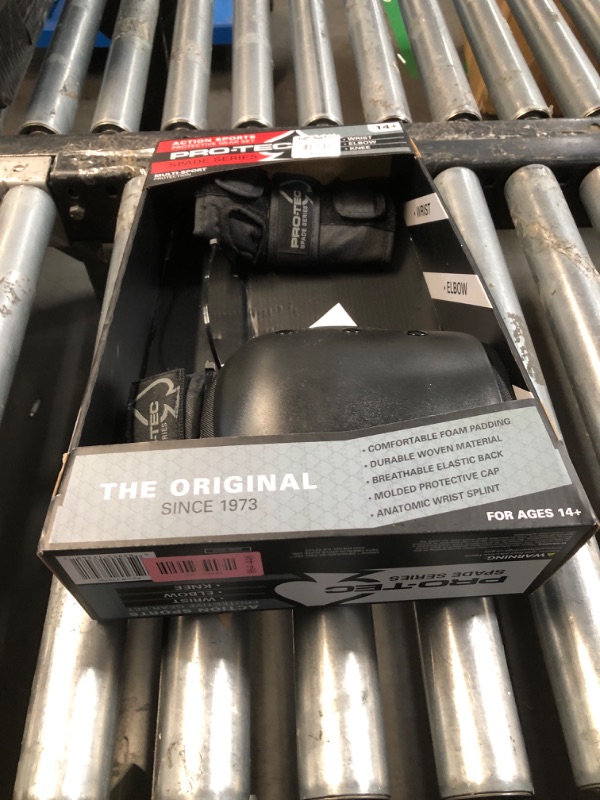 Photo 1 of ***MISSING PARTS***
Pro-Tec Spade Series Pad Set 8+ 3pk, Black, Junior