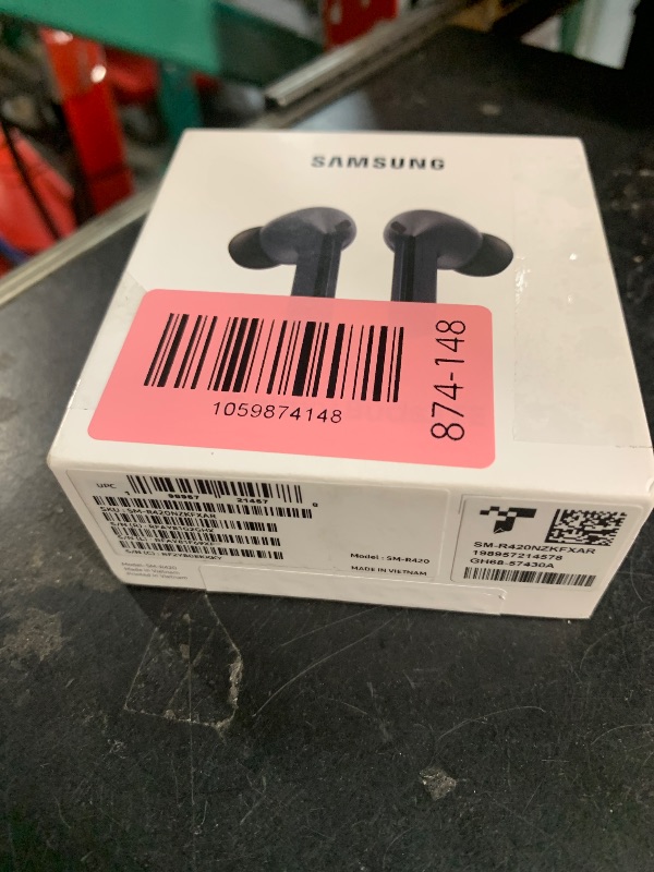 Photo 1 of ***MISSING LEFT EAR PIECE - PRICE ADJUSTED***SAMSUNG Galaxy Buds 3 FE (2025) True Wireless Bluetooth Earbuds, Active Noise Cancellation, Powerful Sound, Clear Calls, Long Lasting Battery, Hands Free AI, Black [US Version, 2 Year Warranty]