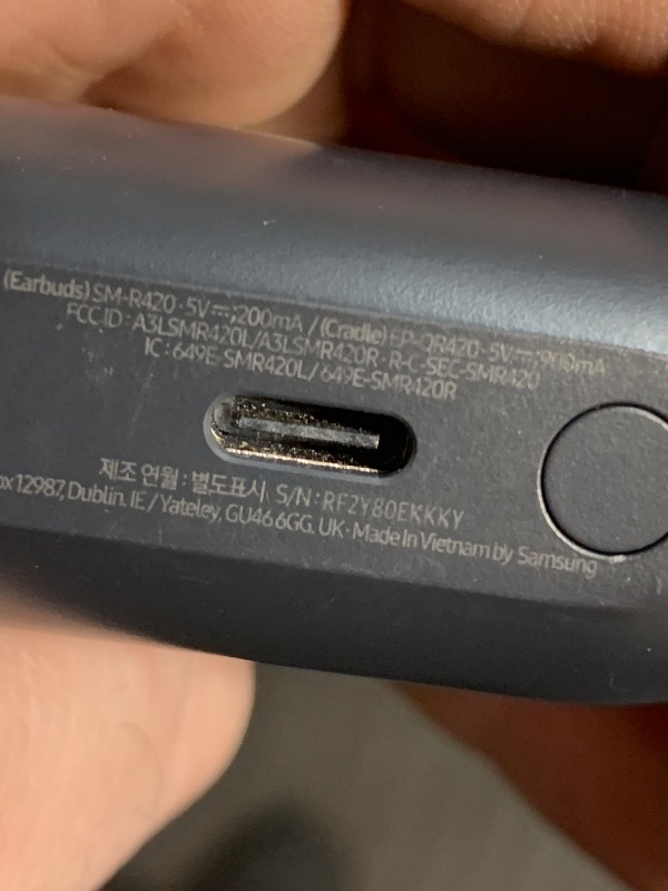 Photo 1 of ***MISSING LEFT EAR PIECE - PRICE ADJUSTED***SAMSUNG Galaxy Buds 3 FE (2025) True Wireless Bluetooth Earbuds, Active Noise Cancellation, Powerful Sound, Clear Calls, Long Lasting Battery, Hands Free AI, Black [US Version, 2 Year Warranty]