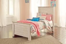 Photo 1 of ***FOOTBOARD ONLY***
Signature Design by Ashley Willowton Panel Footboard
