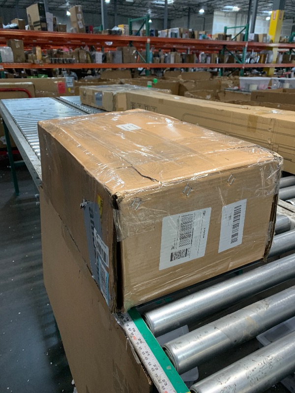 Photo 1 of ***UNABLE TO TEST***XYCLE Winch13500lbs 12V Waterproof Electric Winch Synthetic Rope Truck Winch Towing Winch Boat Trailer Winch SUV 4-Wheel Drive Off-Road Vehicle with Remote Control 3/8 Synthetic Rope (Red)