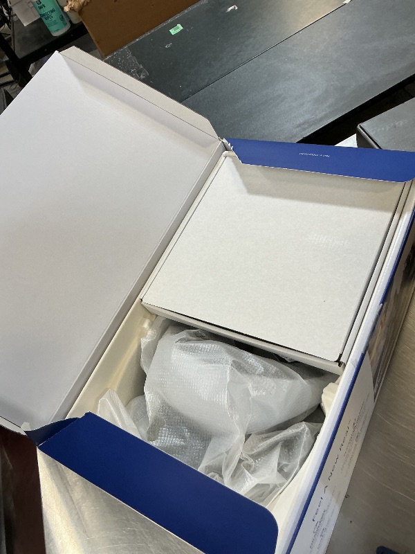 Photo 1 of PlayStation VR2 Horizon Call of The Mountain™ Bundle (PSVR2)