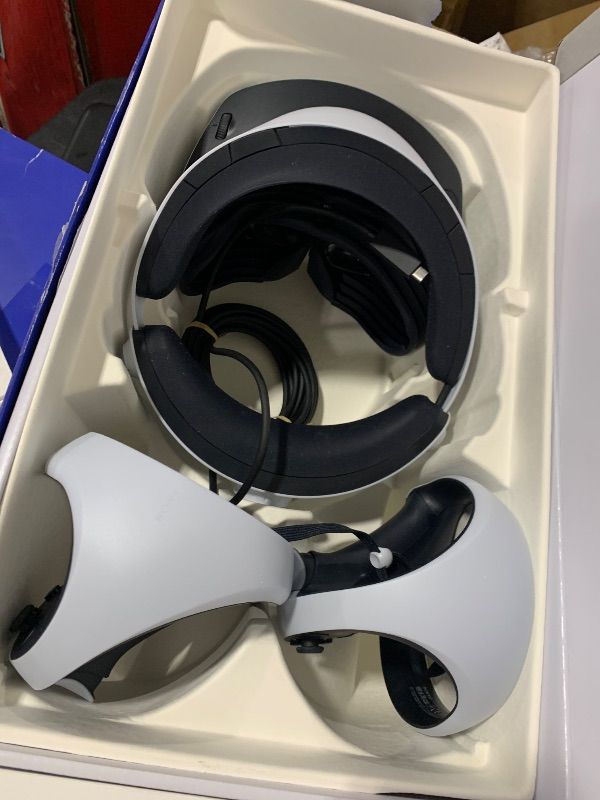 Photo 1 of PlayStation VR2 Horizon Call of The Mountain™ Bundle (PSVR2)