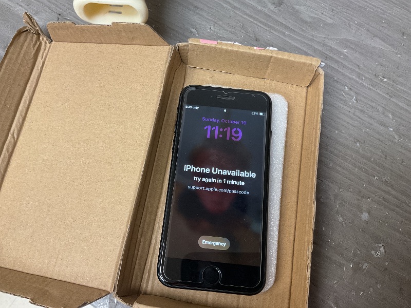 Photo 1 of Apple iPhone SE 3rd Gen, 64GB, Midnight - Unlocked (Renewed Premium)