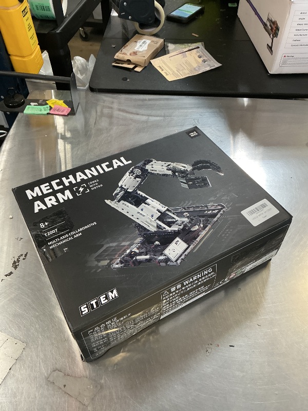 Photo 1 of UNCLE BRICK Mechanical Technical Arm Building Blocks Set,Toy Set with Remote Control and 8-Way Control,STEM Educational Toys,Set for Boys and Girls 8-14,Technic Robotic Arm Set for Adult(784Pcs)