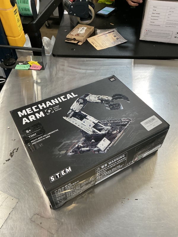 Photo 1 of UNCLE BRICK Mechanical Technical Arm Building Blocks Set,Toy Set with Remote Control and 8-Way Control,STEM Educational Toys,Set for Boys and Girls 8-14,Technic Robotic Arm Set for Adult(784Pcs)