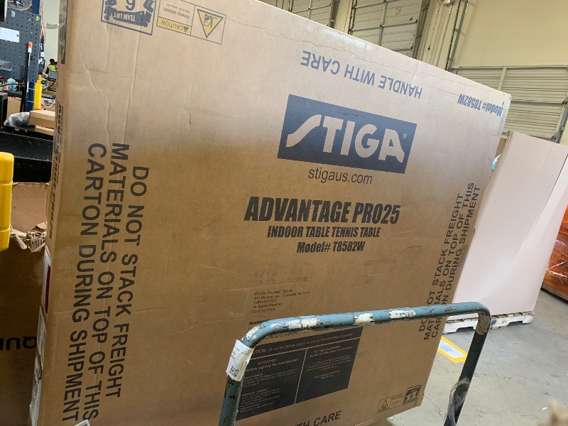 Photo 1 of indoor table tenis 