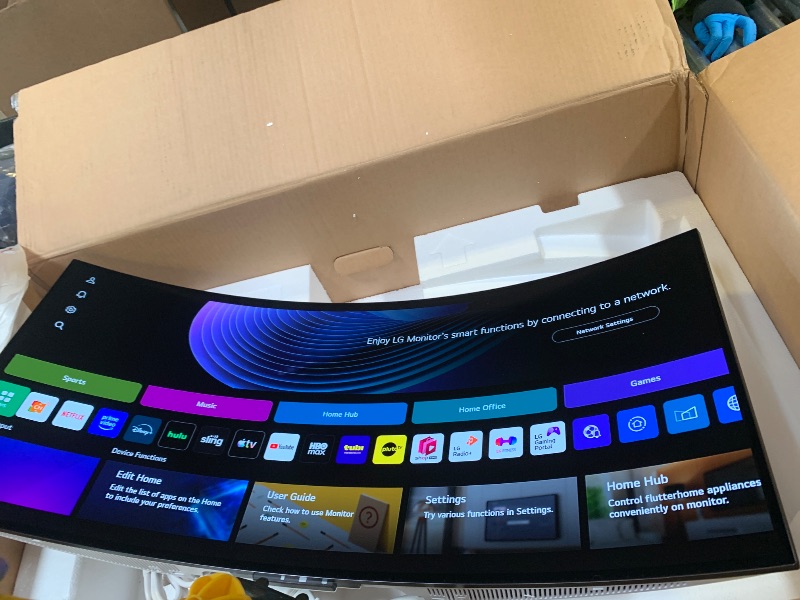 Photo 1 of LG 32G600A-B 32-inch Ultragear QHD (2560 x 1440) Curved Gaming Monitor, 180Hz, 1ms, AMD FreeSync, HDMI, DisplayPort, Tilt/Height/Swivel Adjustable Stand, white 