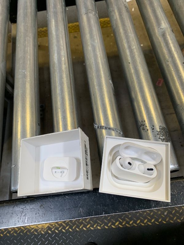 Photo 1 of Apple AirPods Pro - 1st Gen