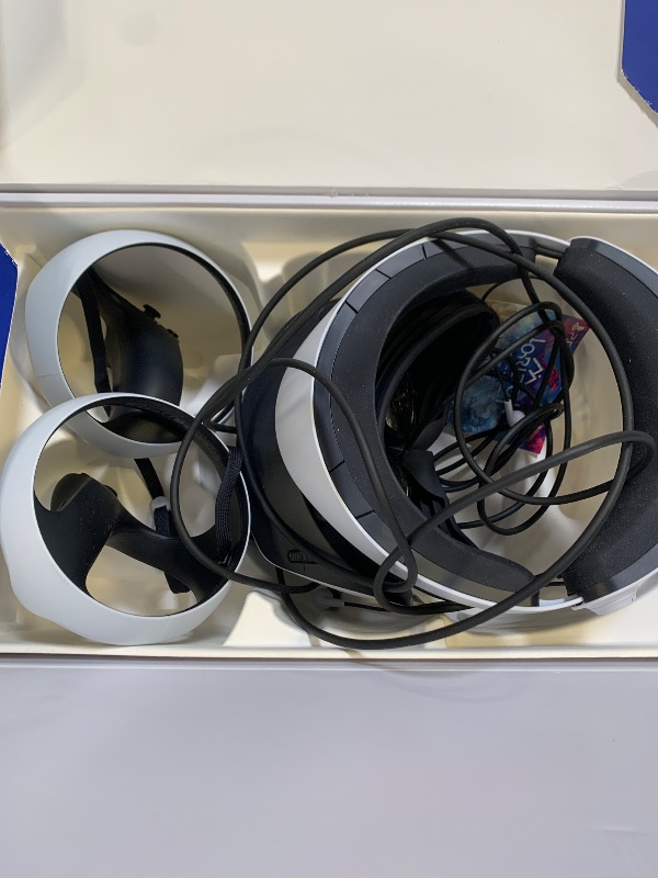 Photo 1 of PlayStation VR2 Horizon Call of The Mountain™ Bundle (PSVR2)