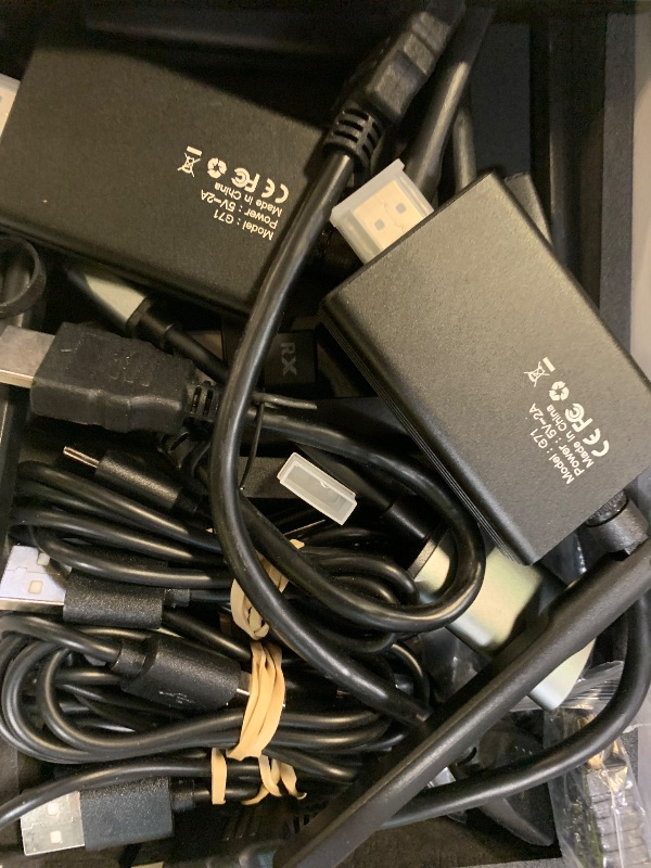 Photo 1 of Wireless HDMI transmitter and 4 receivers, 2025 upgraded multi TV extender, plug and play, 5.8G/ 2.4G@60Hz 165FT,HDMI Wireless splitter transfers of videos from laptops/camera to multiple TVs/monitors