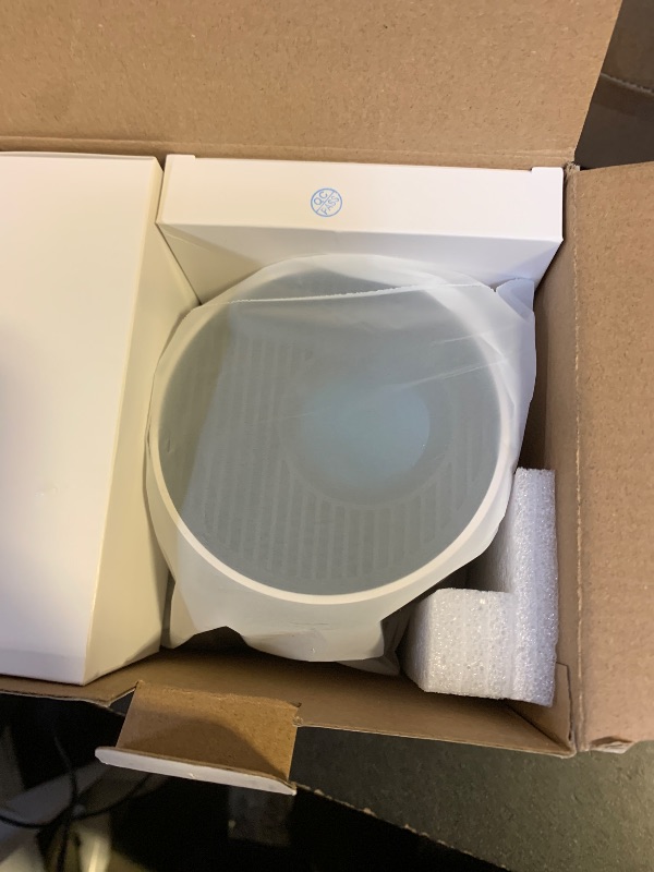 Photo 1 of ?Electric Focus?Magcubic Mini Projector 4K Support, Portable Projector with WiFi 6 and Bluetooth 5.4, Smart Proyector, 5W Soundbase Speaker, 180°Rotation for Home Theater