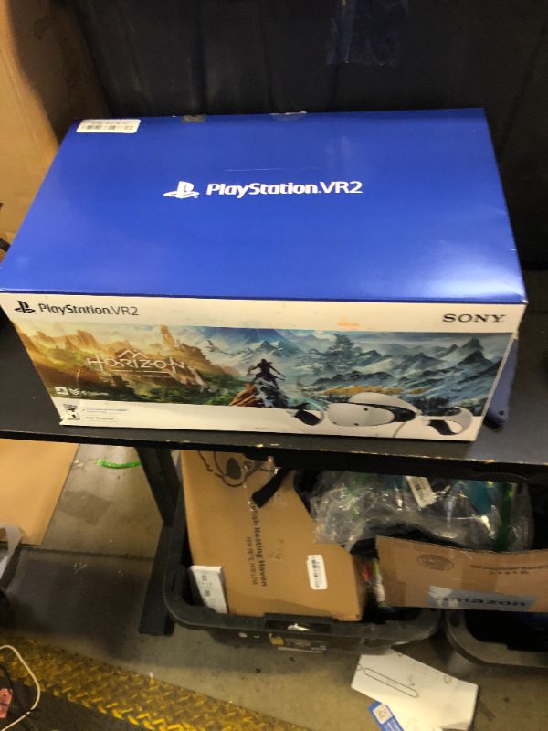 Photo 1 of PlayStation VR2 Horizon Call of The Mountain™ Bundle (PSVR2)