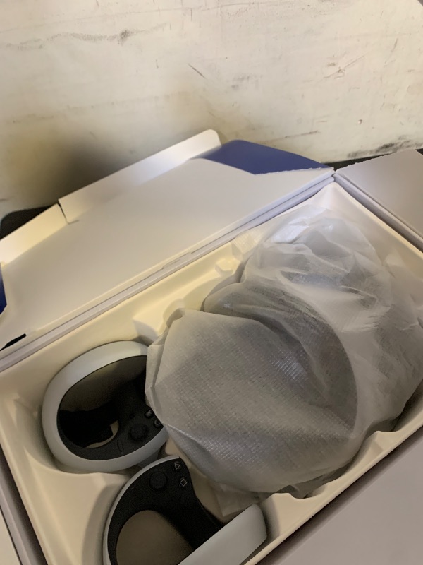 Photo 1 of PlayStation VR2 Horizon Call of The Mountain™ Bundle (PSVR2)