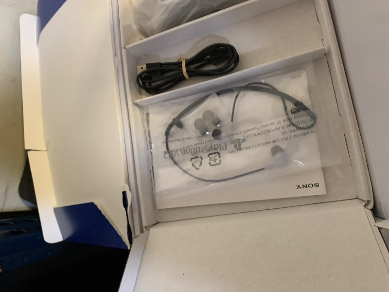 Photo 1 of PlayStation VR2 Horizon Call of The Mountain™ Bundle (PSVR2)