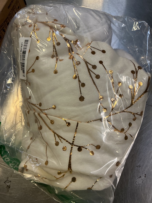 Photo 1 of 48 Inch Christmas Tree Skirt,White and Gold Faux Fur Xmas Tree Skirt,Thick Plush Velvet Tree Skirt for 4ft/6ft/7.5ft/9ft Christmas Trees,Large White Christmas Tree Skirt for Holiday Decoration