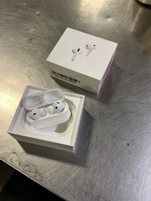 Photo 1 of Apple AirPods Pro 3 Wireless Earbuds, Active Noise Cancellation, Live Translation, Heart Rate Sensing,Hearing Aid Feature,Bluetooth Headphones,Spatial Audio, High-Fidelity Sound, USB-C Charging, White