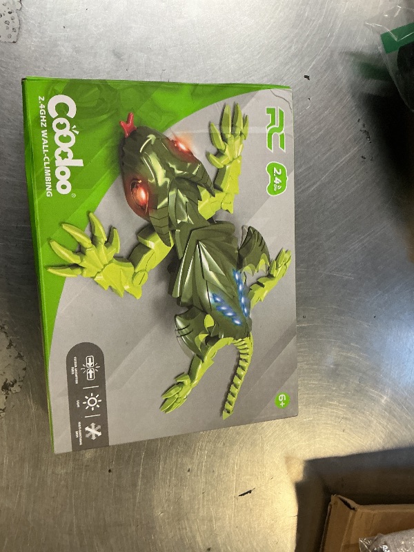 Photo 1 of Wall Climbing Gecko Lizard, Kids Toys Remote Control Car, Rechargeable Wall Crawler Gecko Robot, Cool Prank Birthday Xmas for Grandkids Girls Kids Toys for Boys Ages 6 7 8 9 10