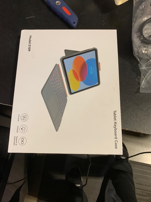 Photo 1 of Case with Keyboard for iPad 10th Generation & 11th (A16, 2025): Bluetooth Wireless Detachable Magnetic Stand Rechargeable Keyboard with Folio Slim Compact Removable Cover with Trackpad, White Backlit