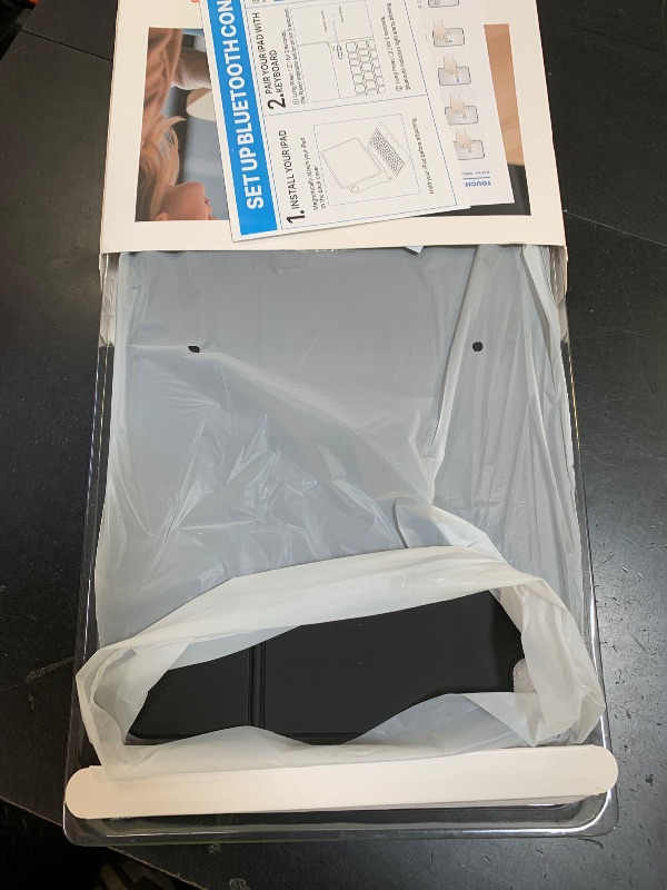 Photo 1 of Keyboard Case for iPad 10th 