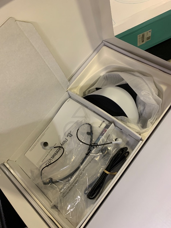 Photo 1 of PlayStation VR2 Horizon Call of The Mountain™ Bundle (PSVR2)