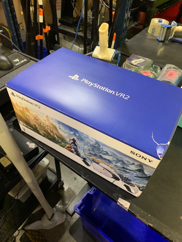 Photo 1 of PlayStation VR2 Horizon Call of The Mountain™ Bundle (PSVR2)