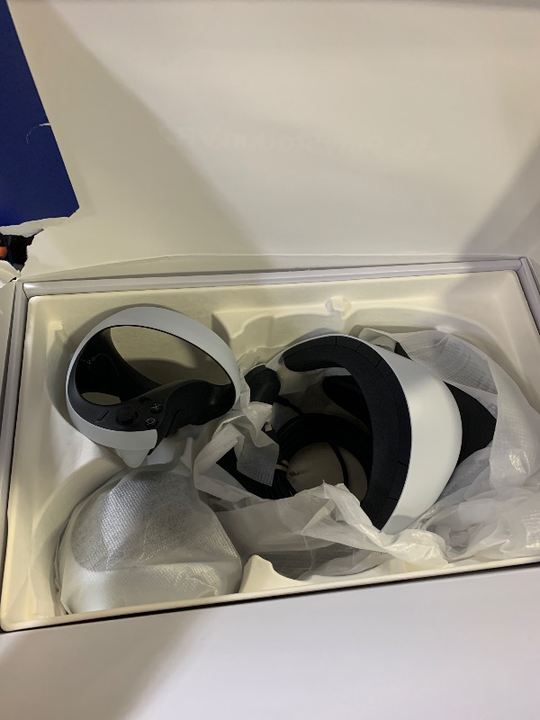Photo 1 of PlayStation VR2 Horizon Call of The Mountain™ Bundle (PSVR2)