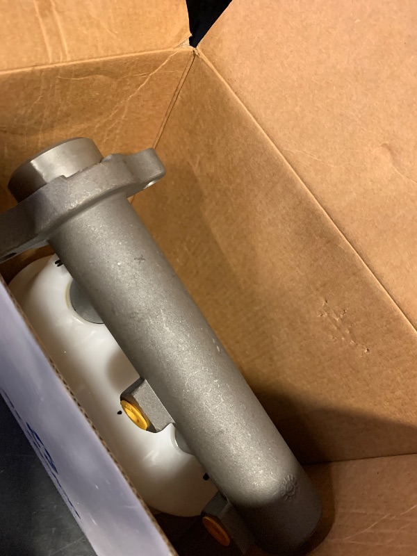 Photo 1 of ACDelco Gold 18M2395 (19295625) Brake Master Cylinder Assembly