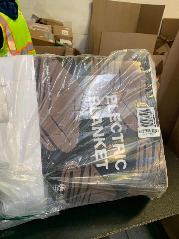 Photo 1 of VELLUBAM Faux Rabbit Fur Bubble Electric Blanket Full White - Fuzzy Soft Plush Heated Blanket Full Size with 6 Heating Levels & 10 Timer Settings, Home Decor Gifts for Women, ETL Certified, 72" x 84"