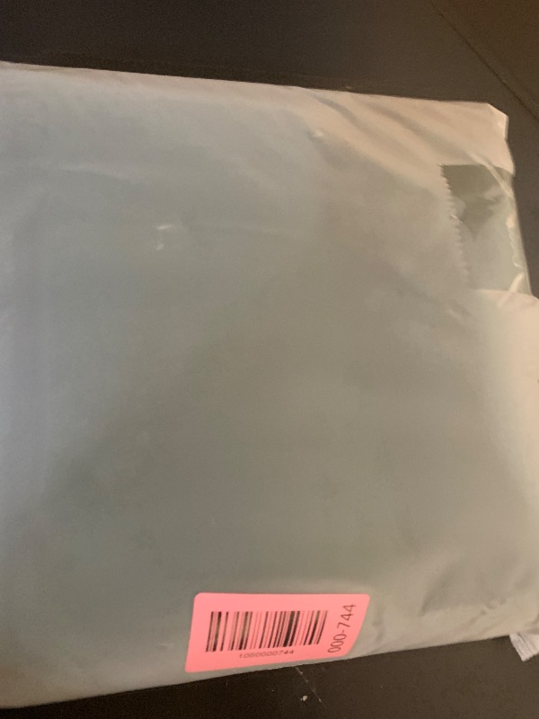 Photo 1 of Frienda Game Table Cover Felt Game Tablecover Folding Tablecloth for Card for Playing Poker Cards Mahjong Puzzles Board Games, Table Not Included(Green,34 x 34 x 4 Inch)