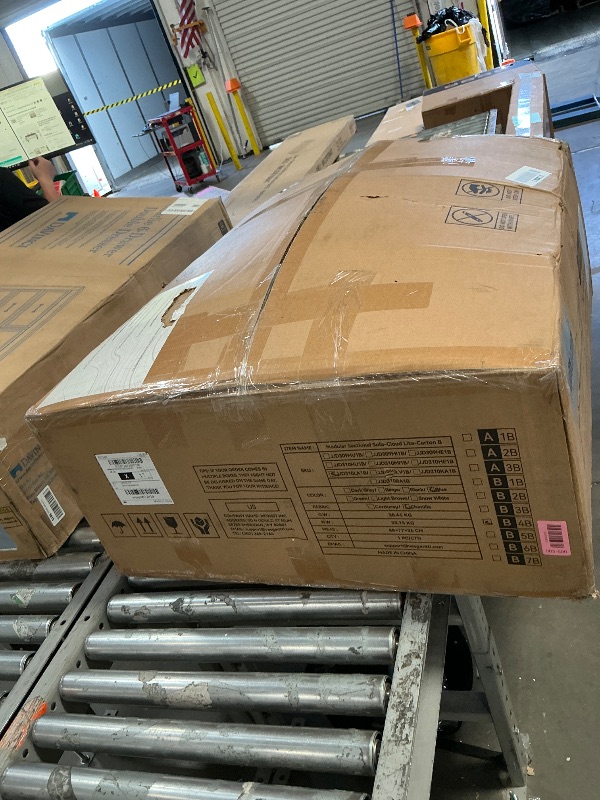 Photo 1 of ****Not complete set*****

Vesgantti 108" U Shaped Sectional Couch, Deep Seat Cloud Modular Sectional Sofa with 2 Ottoman, Modern Chenille Cloud Sofa Height Adjustable for Living Room, Bedroom and Apartment, Blue