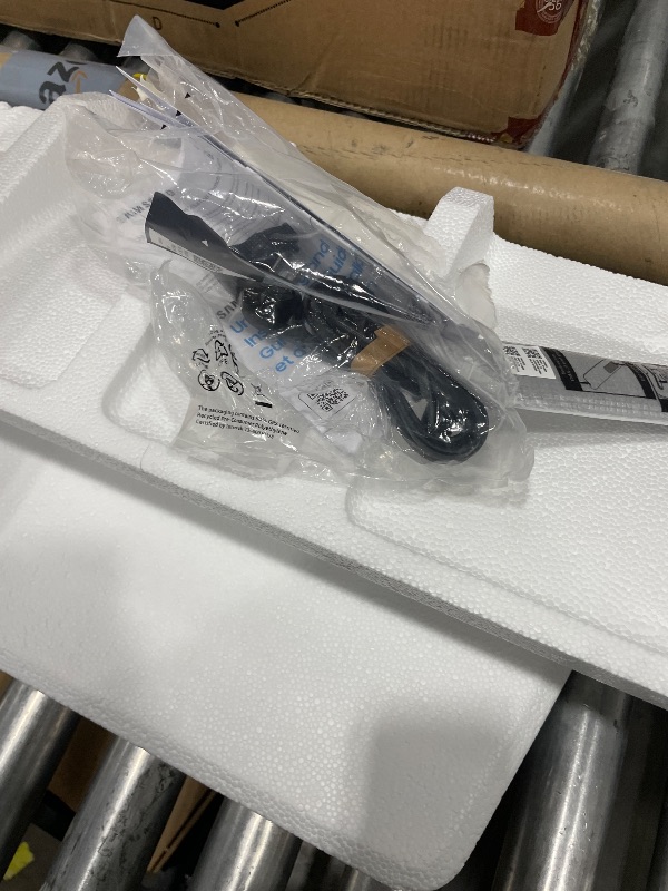 Photo 1 of ***DAMAGED****Samsung 65-Inch Class QLED Q7F Series Samsung Vision AI Smart TV (2025 Model, 65Q7F) Quantum HDR, Object Tracking Sound Lite, Q4 AI Gen1 Processor, 4K upscaling, Gaming Hub, Alexa Built-in