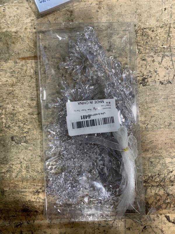 Photo 1 of 18pcs Christmas Tree Decoration Crystal Ornaments - Hanging Acrylic Christmas Snowflake Icicle Drop Crystal Ornaments for Xmas Tree Winter New Year Party Supplies