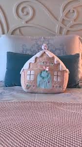 Photo 1 of (REFRENCE PHOTO) VALENTINE GINGERBREAD HOUSE PLUSHIE SMALL