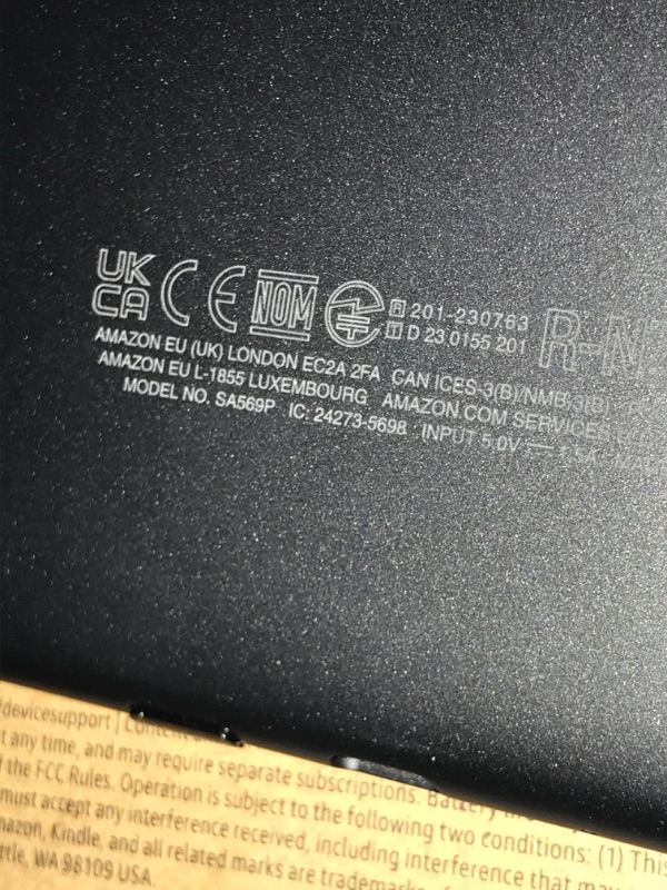 Photo 1 of ** FOR PARTS ONLY ** 
Amazon Kindle Paperwhite Signature Edition 32GB – 20% faster with auto-adjusting front light, wireless charging, and weeks of battery life – Metallic Black