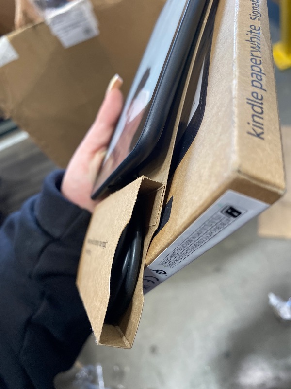 Photo 1 of ** FOR PARTS ONLY ** 
Amazon Kindle Paperwhite Signature Edition 32GB – 20% faster with auto-adjusting front light, wireless charging, and weeks of battery life – Metallic Black