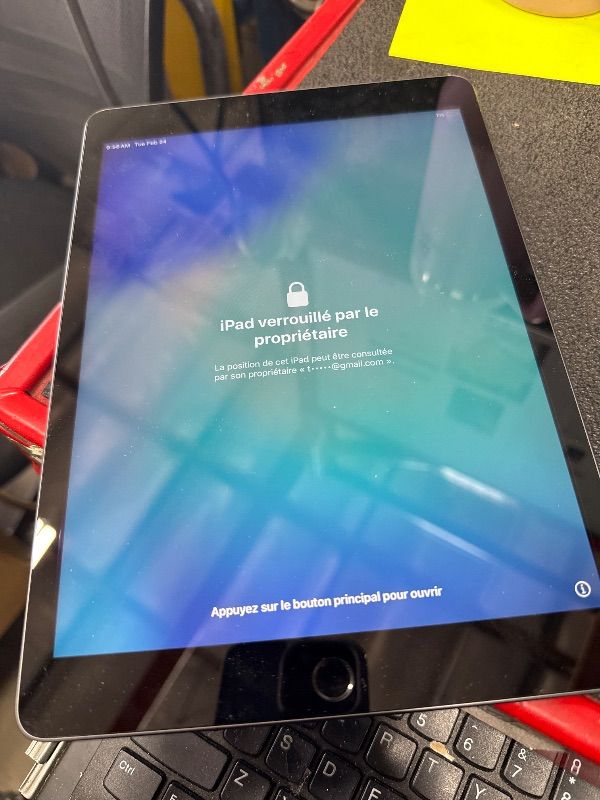 View 7 of *** LOCKED ICLOUD TO PAST USER*** Apple iPad 2021 (10.2-inch, Wi-Fi, 64GB) - Space Gray (Renewed) SN:...5X41W