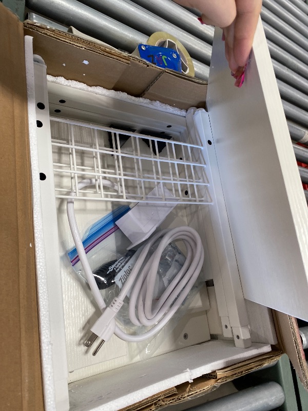 Photo 1 of ** FOR PARTS ONLY **
Yoobure Record Player Stand, 3-Tier White Side Table with Charging Station, Small End Table Record Holder with Vinyl Storage, Beside Tables Turntable Stand for Album CD, Night Stand for Living Room