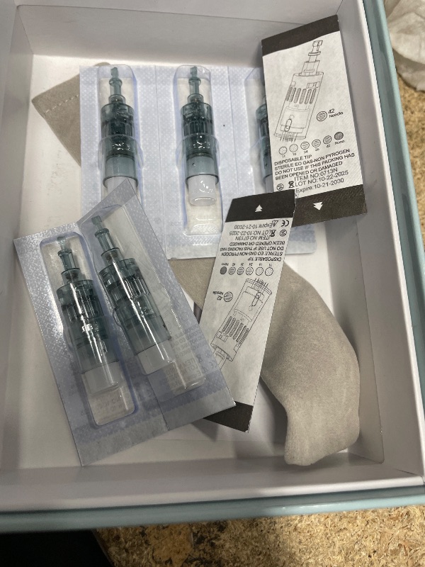 Photo 1 of 0.25mm Derma Roller Pen