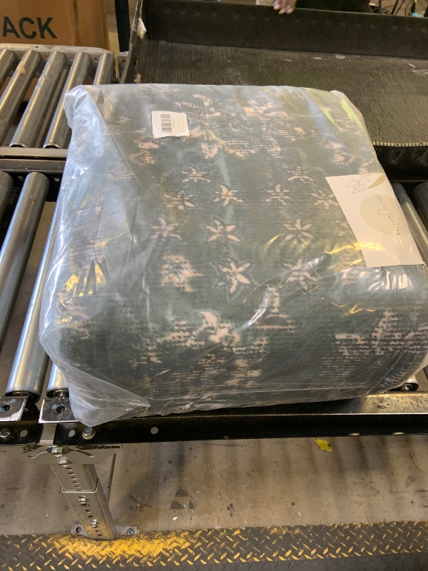 Photo 1 of LIMON HOME Olive Green Area Rug 8x10 for Living Room,Washable Rugs,Stain Resistant 8 by10 Carpet,Vintage Farmhouse Emerald Green Rug for Bedroom