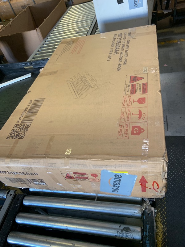 Photo 1 of Merax Twin Size Velvet Daybed with Trundle, with Pull-Out Wheels Tufted Upholstered Sofa Bed with USB & Type-C Charging Ports, No Box-Spring Needed, Pink