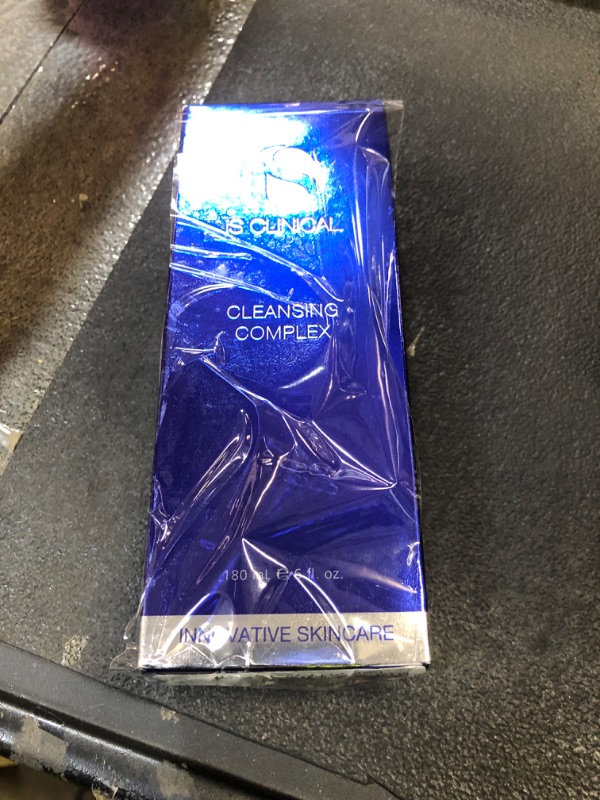 Photo 1 of iS CLINICAL Cleansing Complex, 3in1 Gentle deep pore cleanser Face Wash and Makeup remover, Helps blemish-prone skin