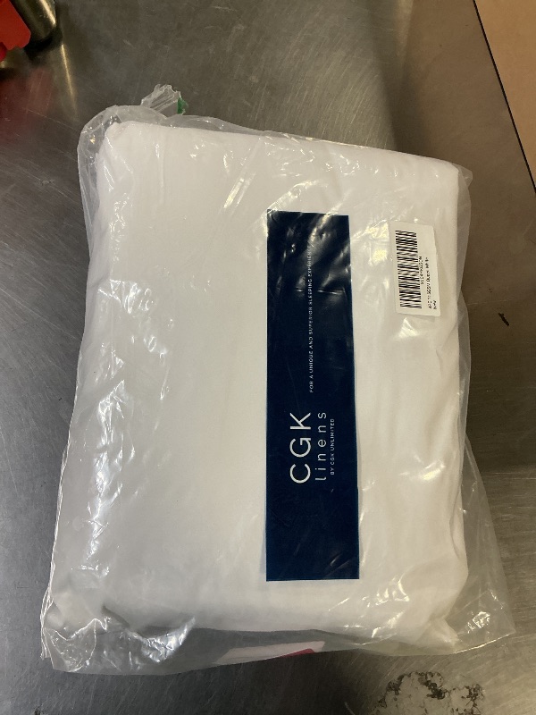 Photo 1 of Extra Thick Heavyweight Queen Size 4 Piece Sheet Set – High End Super Luxury Bed Set – Premium Heavyweight Hotel Quality Sheets with Deep Pockets - Easy-Fit - Ultra-Soft, Warm and Wrinkle Free - White