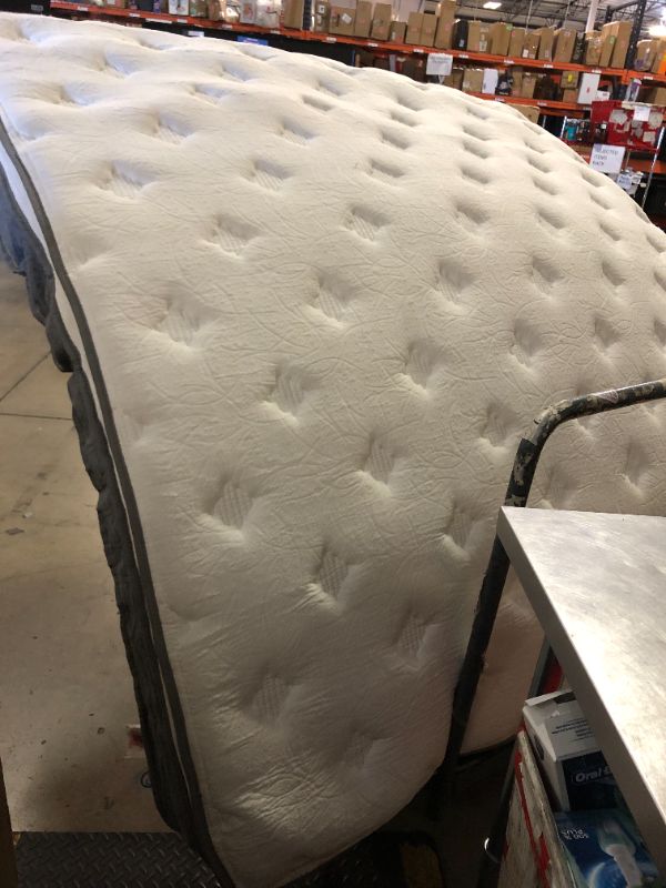 Photo 1 of **USED** SNFPNE King Size Mattress 12 Inch, Hybrid Memory Foam Mattress with Zoned Pocket Coils Support and Motion Isolation Design, Strengthen Edge Support,CertiPUR-US Certified, Medium Firm in a Box